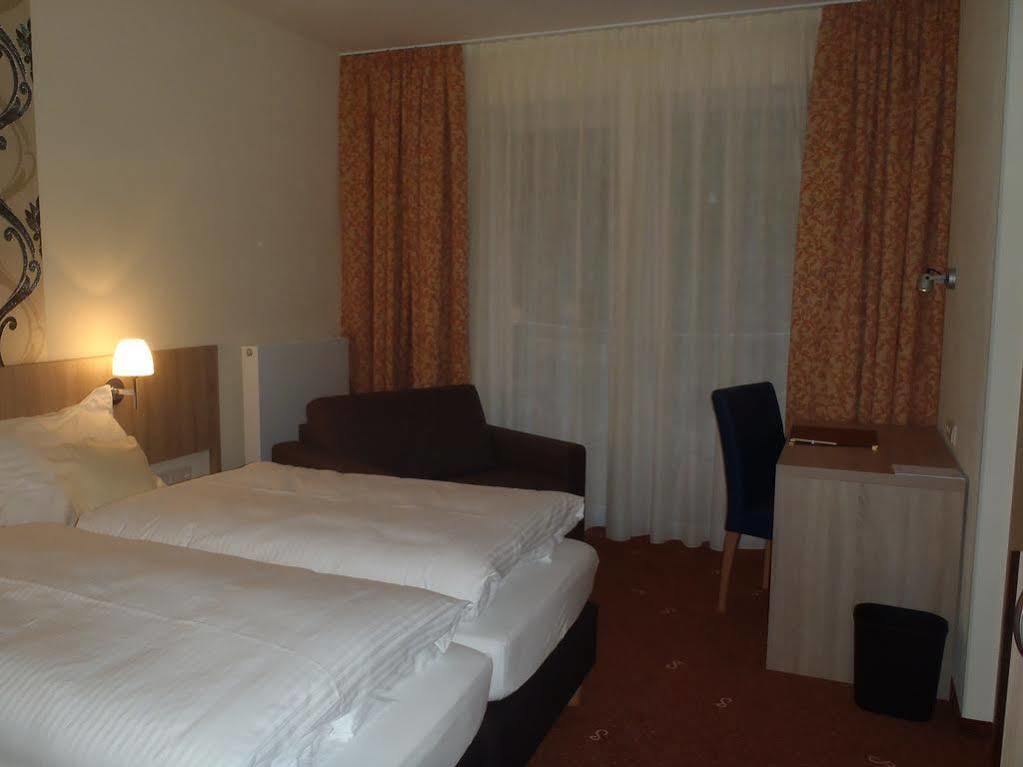 Schade'S Wohlfuehlhotel Зелб Екстериор снимка