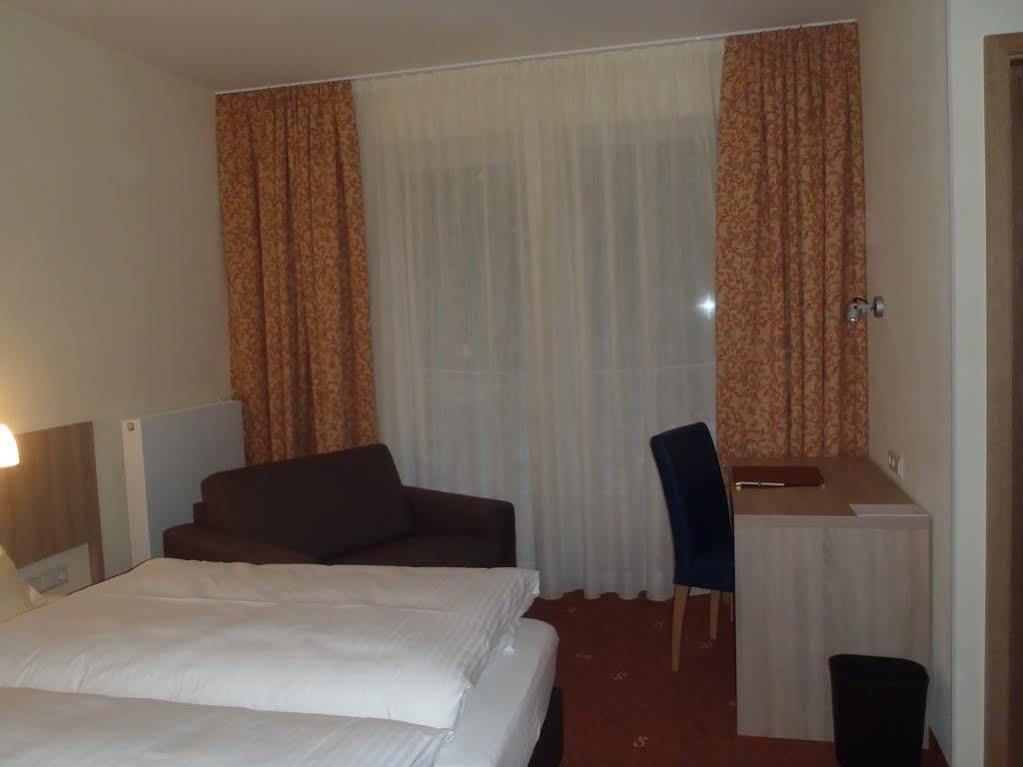 Schade'S Wohlfuehlhotel Зелб Екстериор снимка