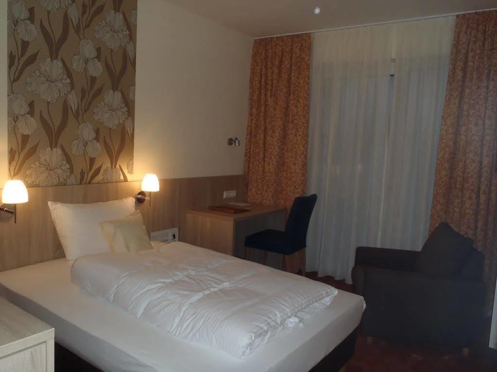 Schade'S Wohlfuehlhotel Зелб Екстериор снимка
